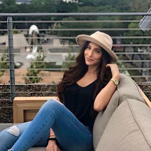 Meet your Posher, Leeda